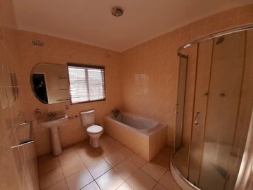 4 Bedroom Flat & Apartment