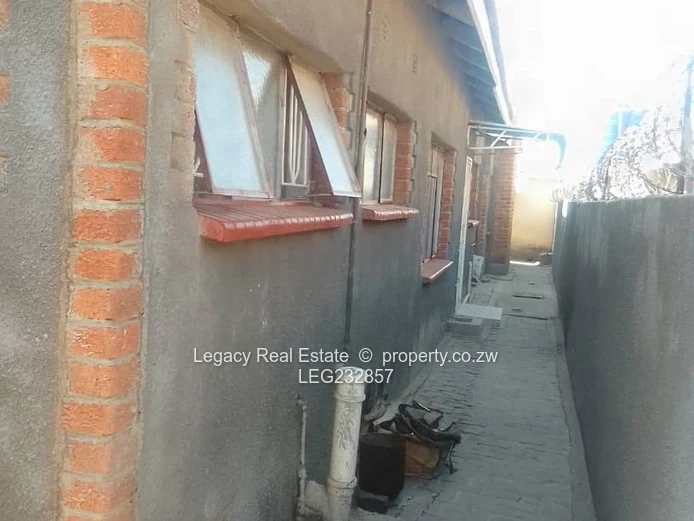 Chitungwiza Unit L Extension – 4-Bedroom House for Sale