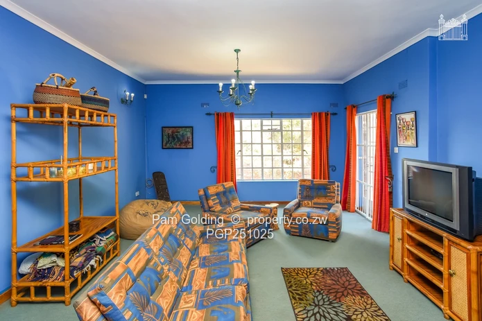 Charming Duplex Glen Lorne Apartment!!!
