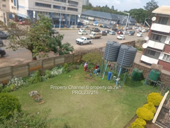 Spacious 1-Bed Apartment with City Views - Avenues