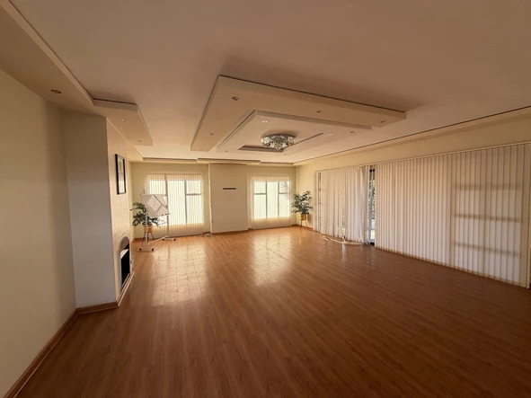 6 Bedroom House