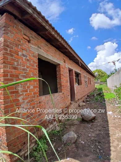 Premium Investment Canvas: Spacious 5-Bedroom Shell on 600sqm in Coveted Zimre Park