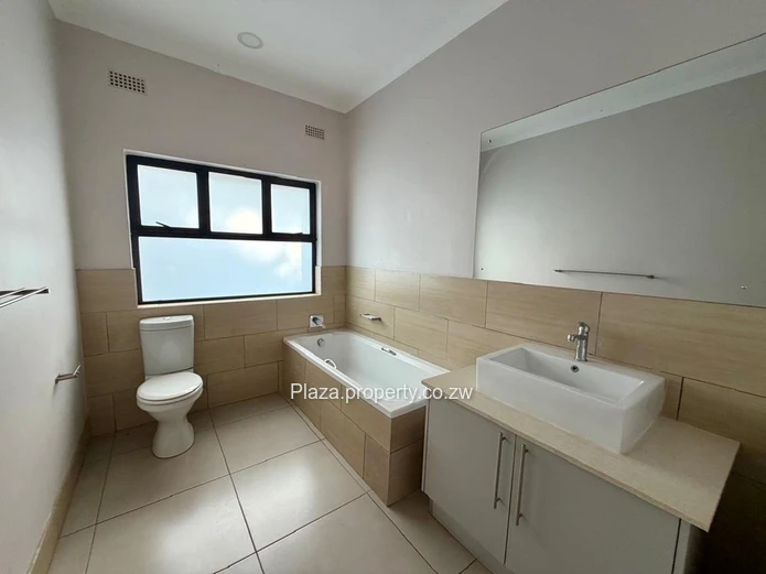 Space, Privacy & Security - Exclusive Helensvale Townhouse
