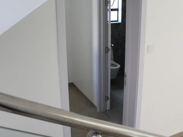 4 Bedroom Flat & Apartment
