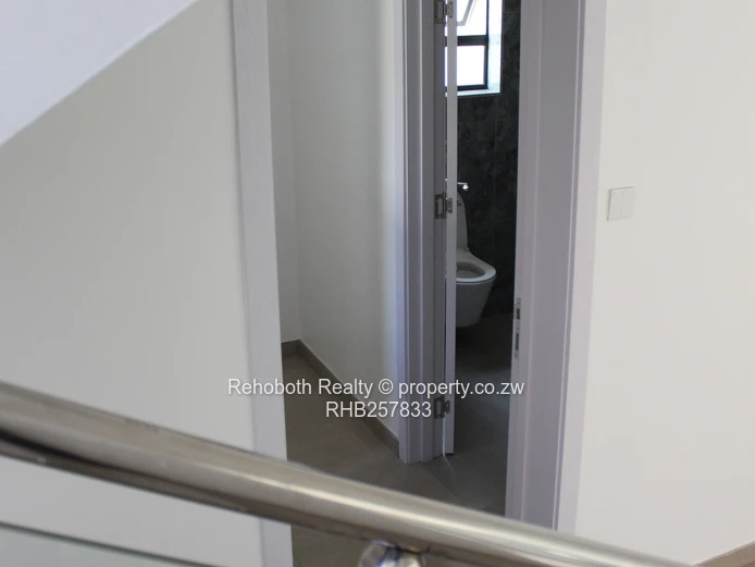 Contemporary 4-Bed Marlborough Flat with Borehole