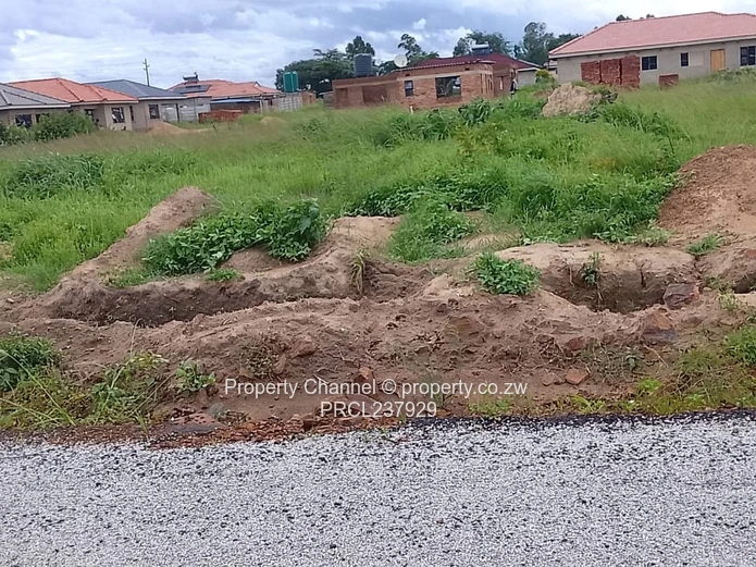 Serviced 200m² Stand on Tarred Main Road, Glen View 1