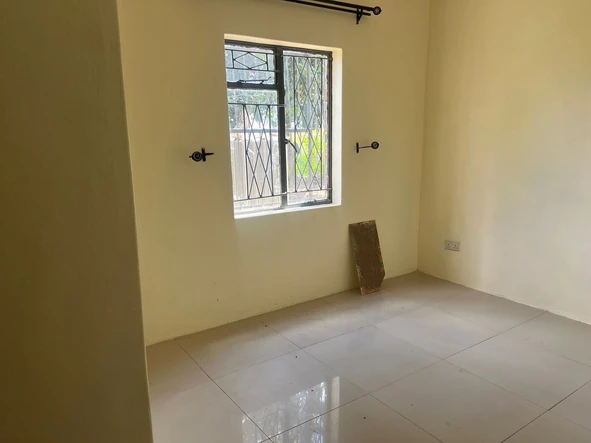 2 Bedroom Flat & Apartment
