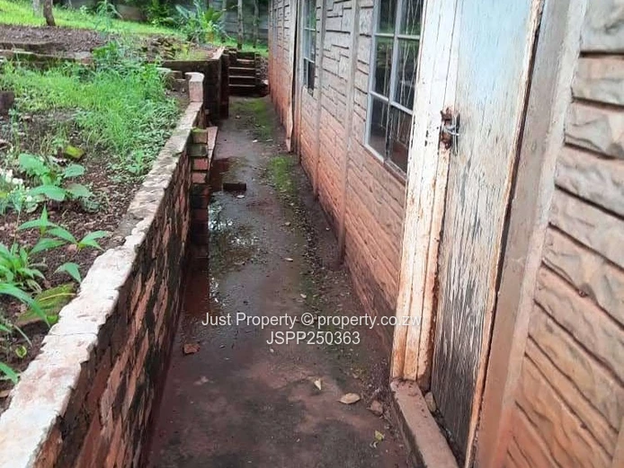 7-Bed Lake Chivero Estate: Your Private Woodland Sanctuary