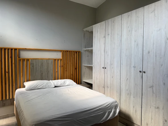 4 Bedroom Flat & Apartment