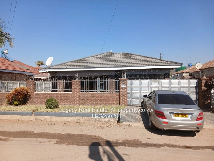 Madokero 3-Bed Brick Home - Borehole & Bright Lounge