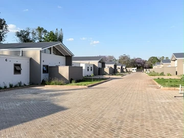 2 Bedroom Flat & Apartment