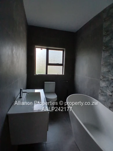 2x Modern 3-Bedroom House for Rent – Hillside