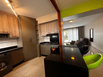 2 Bedroom Flat & Apartment