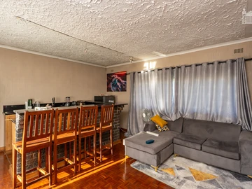 6 Bedroom House