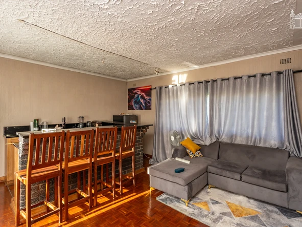 6 Bedroom House