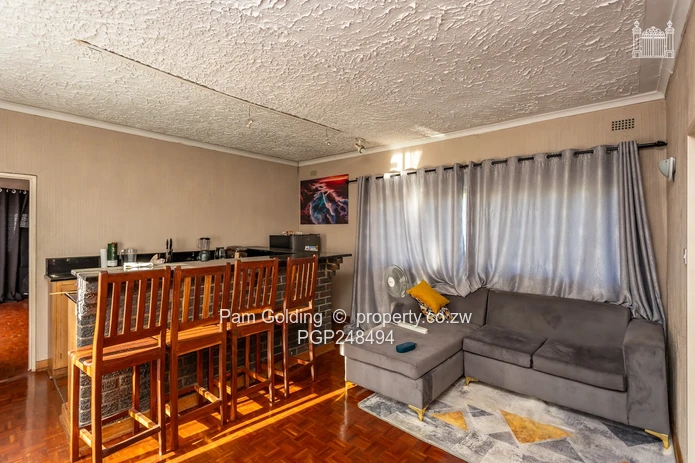 6 Bedroom House With Excellent Water (Sole Mandate)
