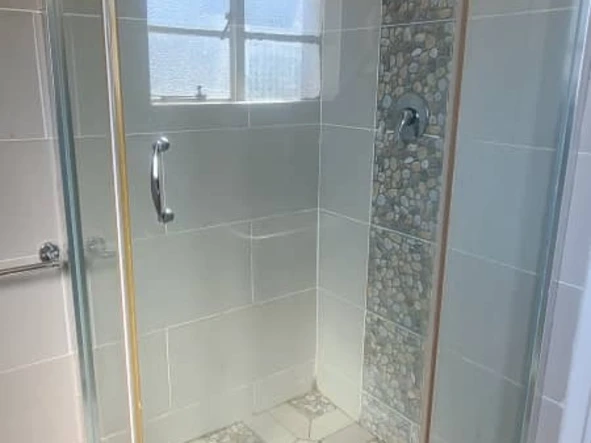 2 Bedroom Flat & Apartment