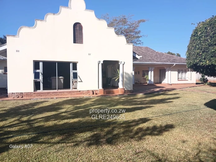 Borrowdale 5-Bed Home with Verandah, Garden & Borehole