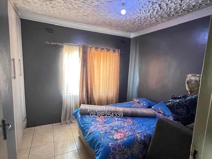 3-Bed House Marimba Park — Walled 2000m², Tank & Solar