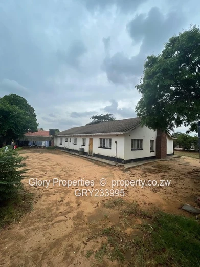 Solid Starter Home in Windsor  (Sole Mandate)