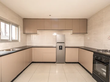 3 Bedroom Flat & Apartment