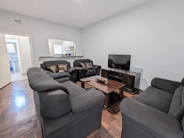 2 Bedroom Flat & Apartment