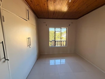 3 Bedroom Flat & Apartment