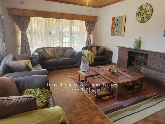 3-Bed Cotswold House - Fitted Kitchen, Flatlet & Garage