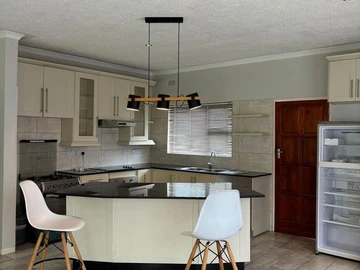 3 Bedroom Flat & Apartment