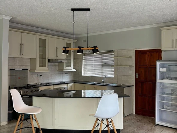 3 Bedroom Flat & Apartment