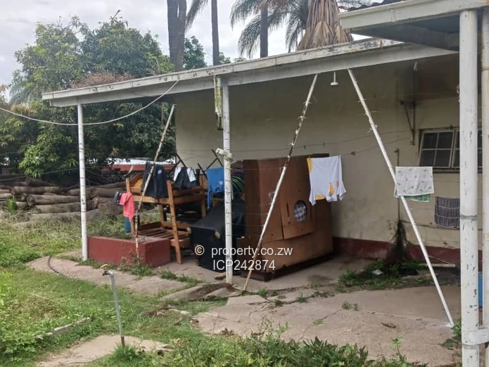 Hatfield 4 bedroom house 90K negotiable (Sole Mandate)