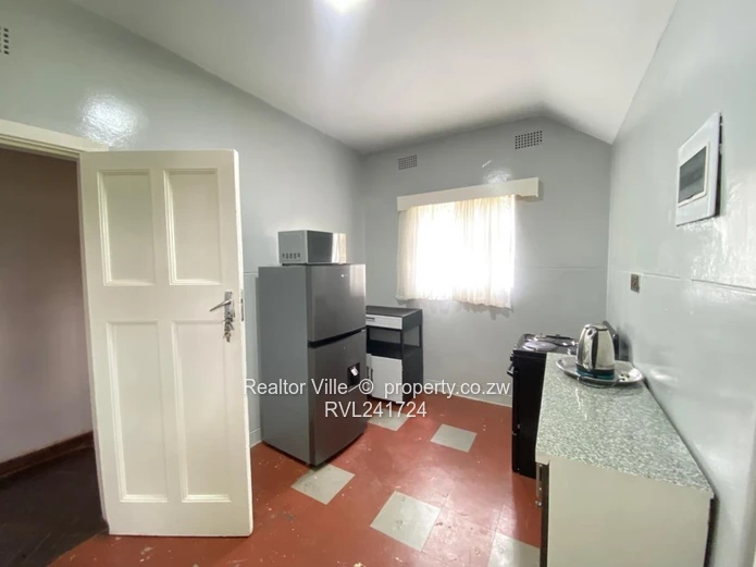 Secure Gated Eastlea Lodge with Spacious Garden & Borehole