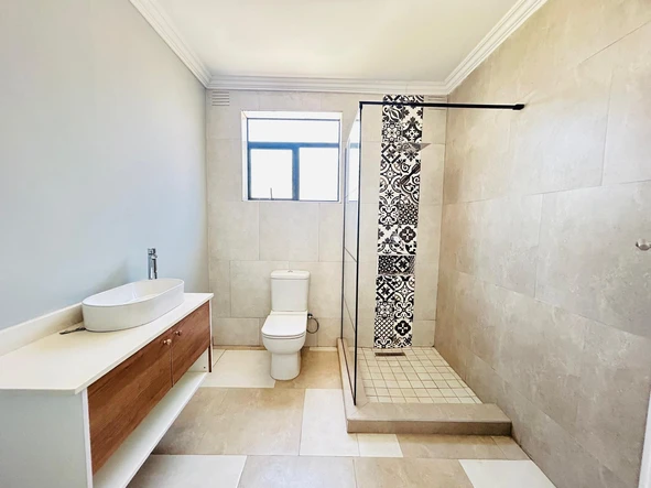 3 Bedroom Flat & Apartment