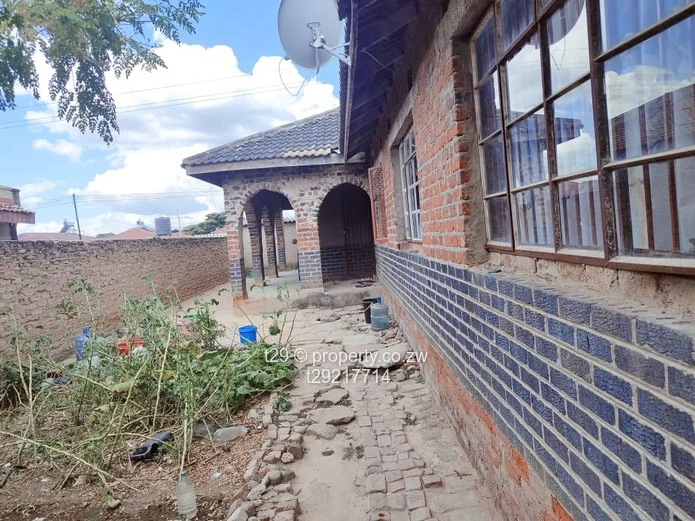 Mainway Meadows incomplete house for sale