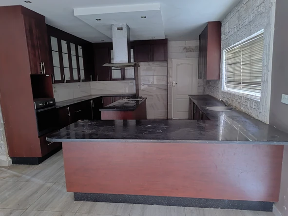 5 Bedroom House