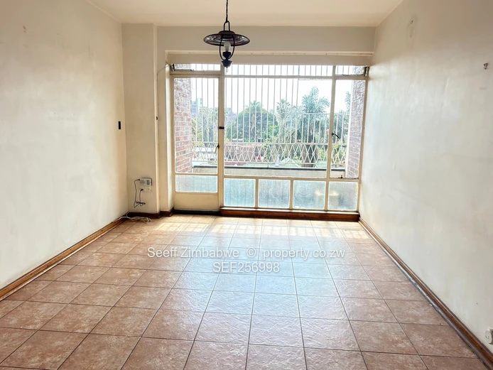 Flat To Let In The Avenues
