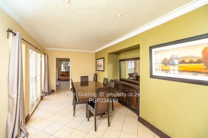 Spacious Vainona Home With A Cottage