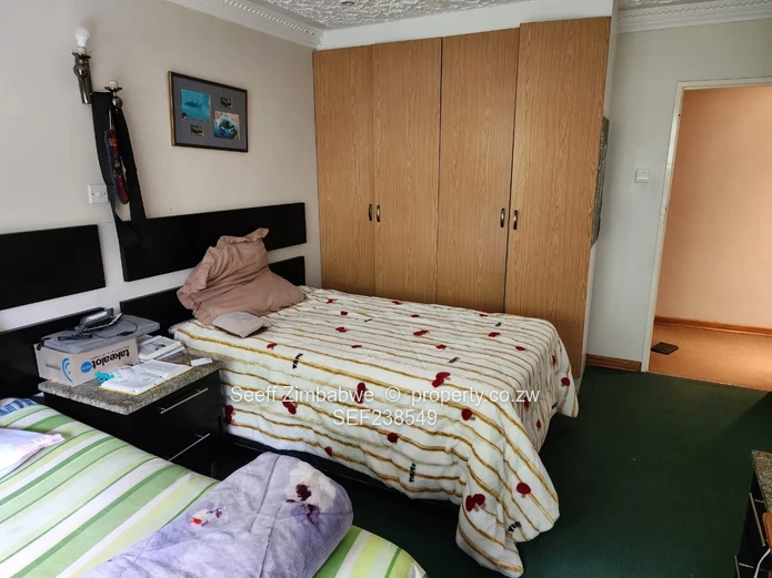 An Entertainer’s Paradise: Grandeur & Serenity in Mature Glen Lorne