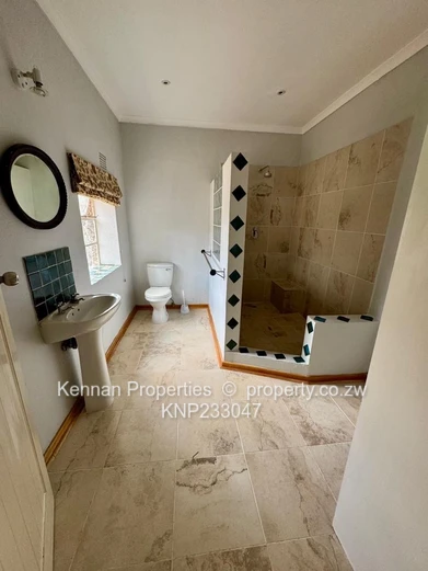 Charming Cottage In Helensvale - Semi Furnished