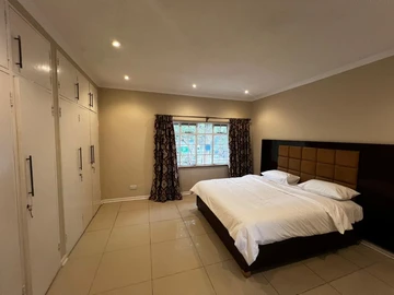 4 Bedroom Flat & Apartment