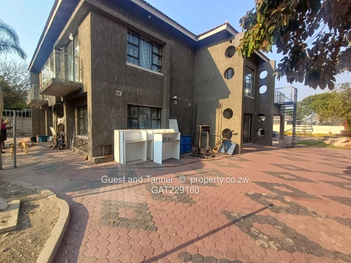 Luxurious Family Home in Avondale West!