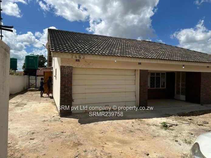 A family home to let in Zimre Park 