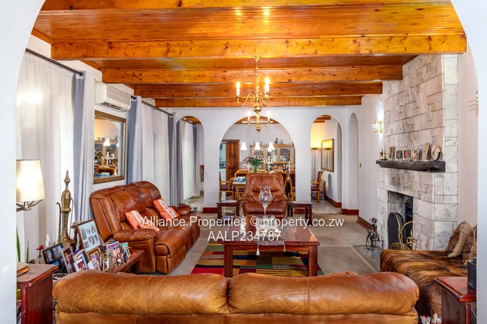 A magnificent opulent family home in Marlbrough (Sole Mandate)