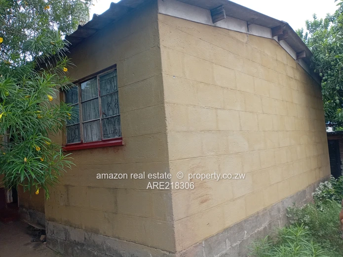 2bedroomed house ( private treaty)