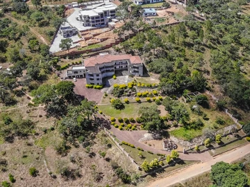 6 Bedroom House