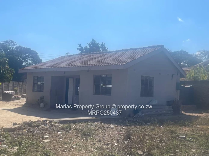 Mainway Meadows 3-Bed: Tiled Roof.