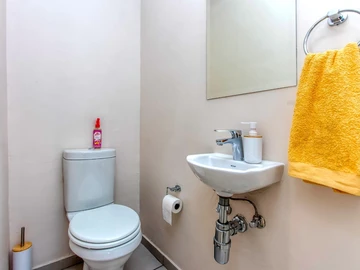4 Bedroom Flat & Apartment