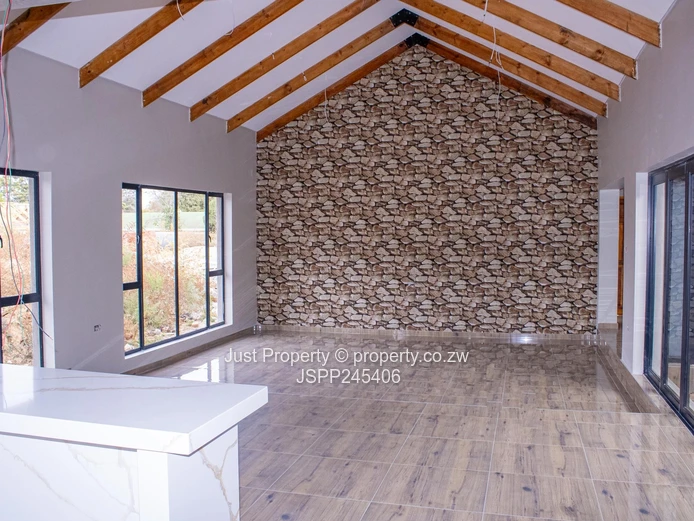 Light-filled 3-Bed Greendale Flat with Borehole