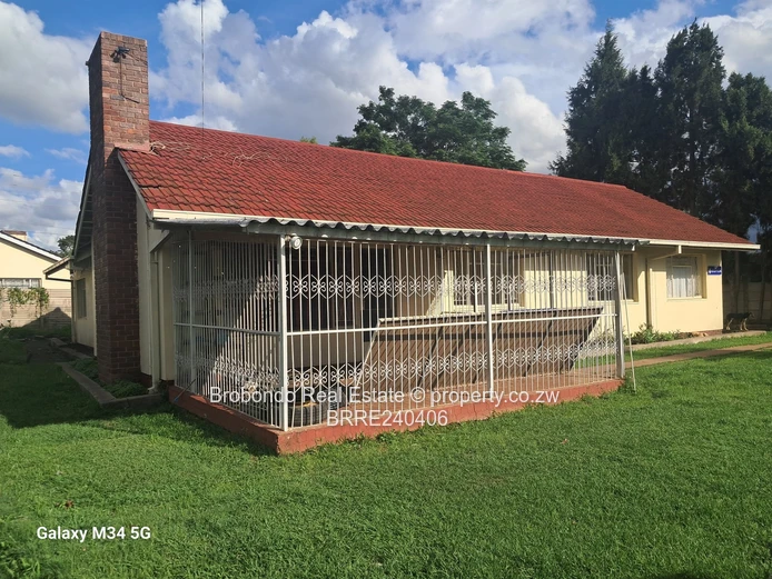 Sunridge House with Harare Drive Frontage for rent!