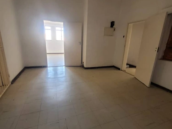 2 Bedroom Flat & Apartment